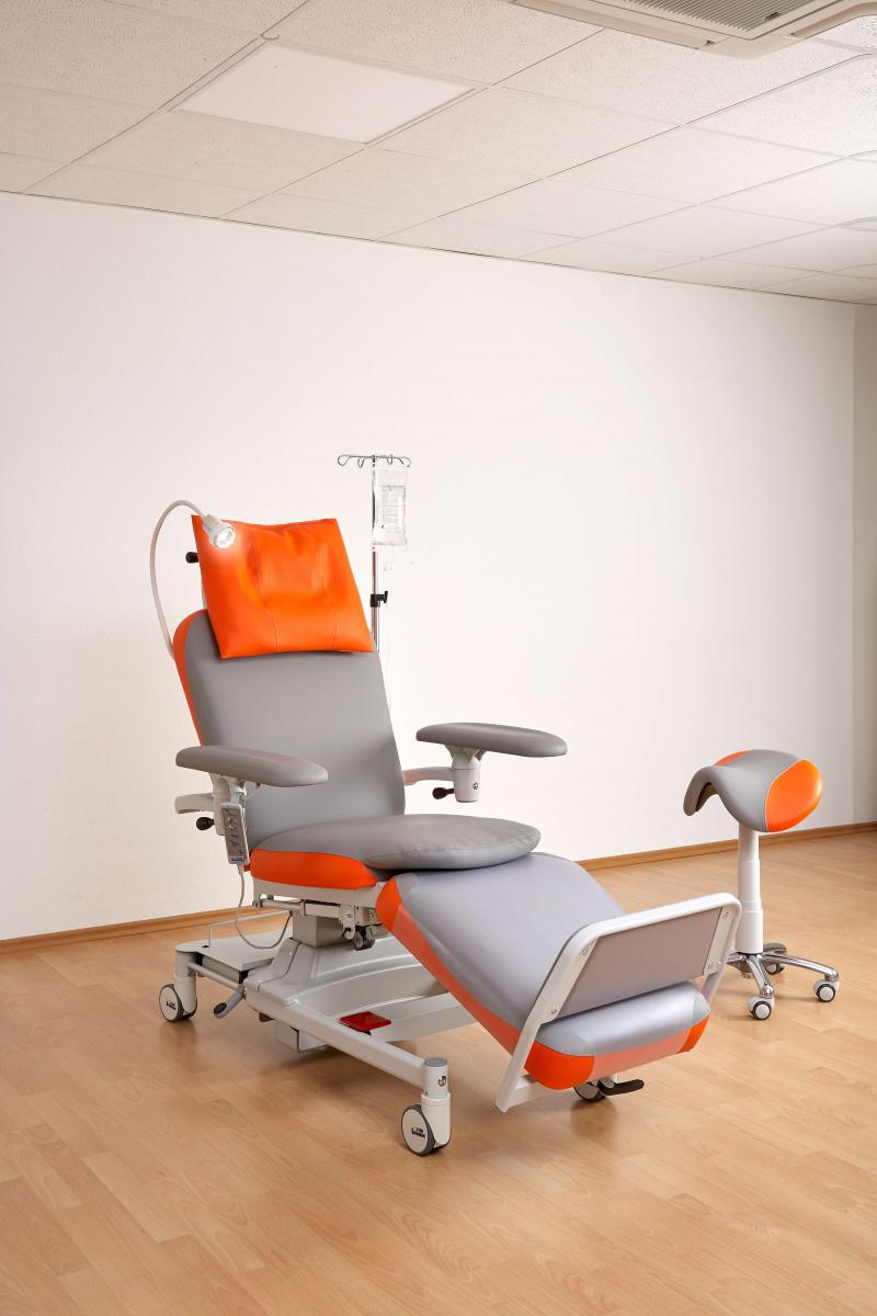 ComfortLine 2 renal dialysis chair